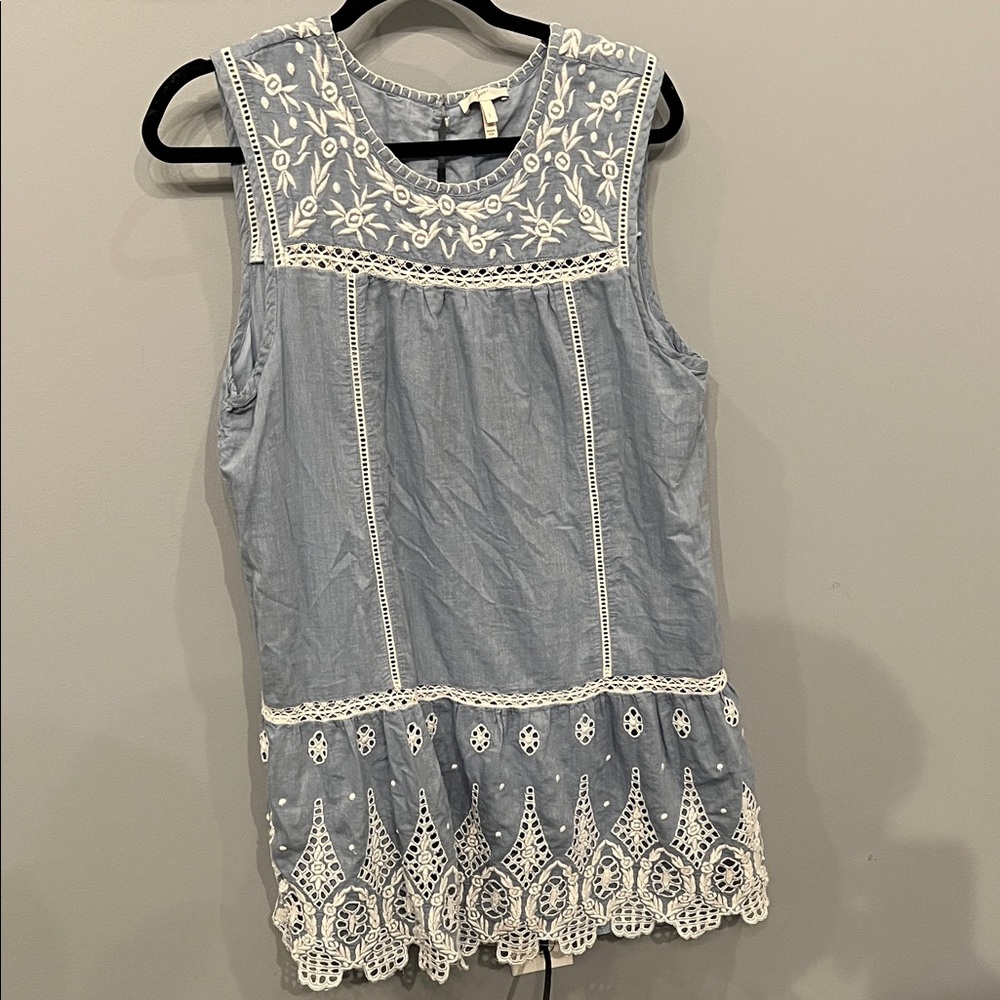 Sleeveless Dress with Intricate Embroidery